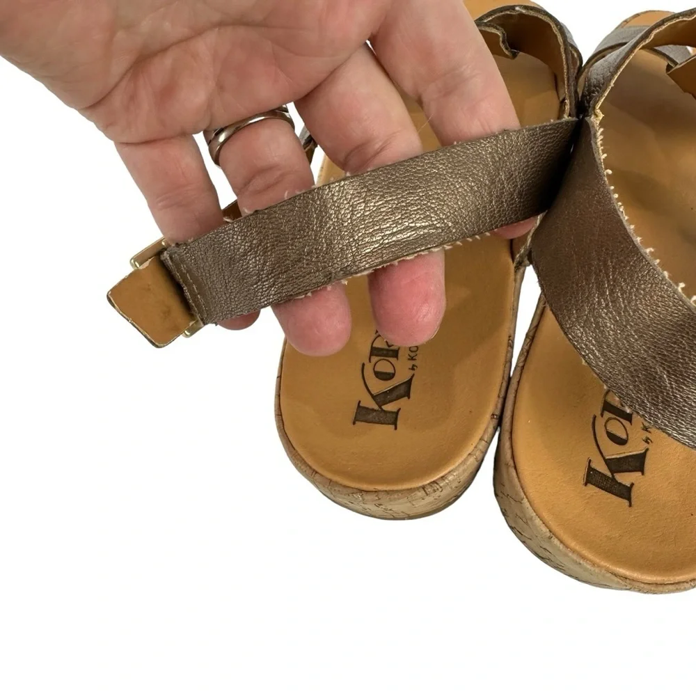 Korks by Kork-Ease Gold T-Strap Slingback Leather Sandals Sz 9